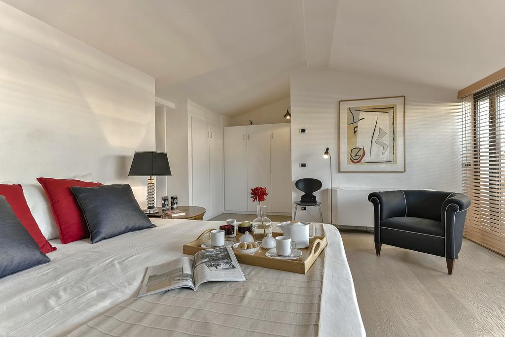An Amazing In Oltrarno Apartamento